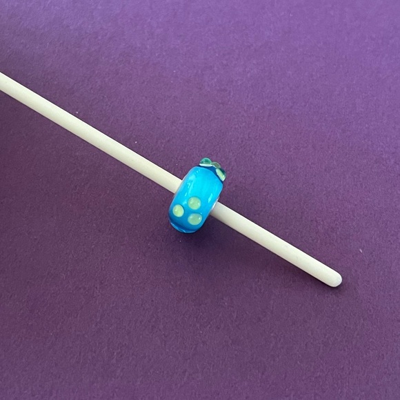 Trollbeads Turquoise/Green Spring Bud bead. TGLBE-10059. - Picture 2 of 6